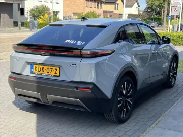 Car image 4