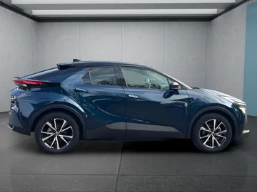 Car image 4