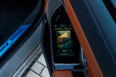 Car image 32
