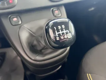 Car image 27