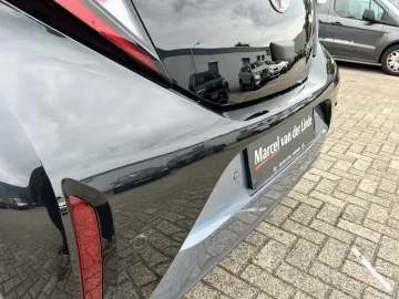 Car image 27