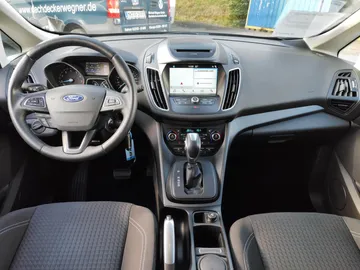 Car image 24