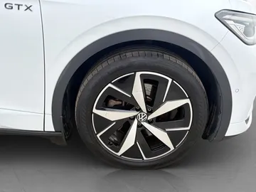 Car image 36