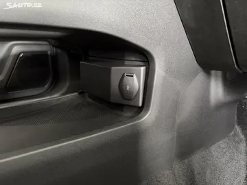 Car image 27