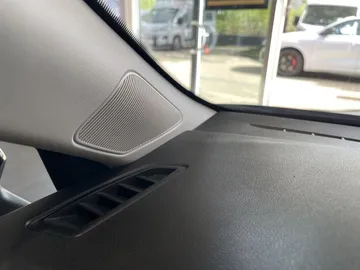 Car image 49