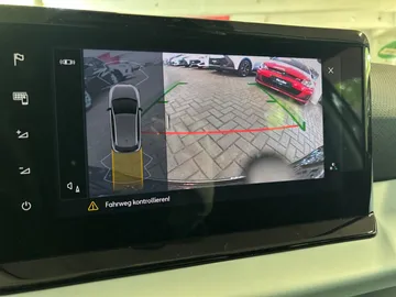 Car image 28