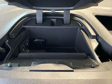 Car image 37