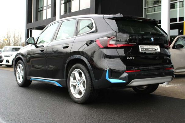 BMW iX1 xDrive30 xLine 225 kW image number 3