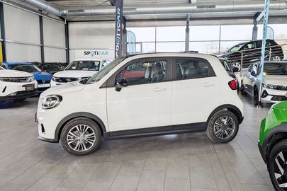Car image 4