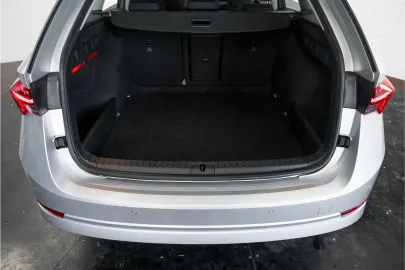 Car image 32