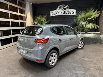 Car image 3