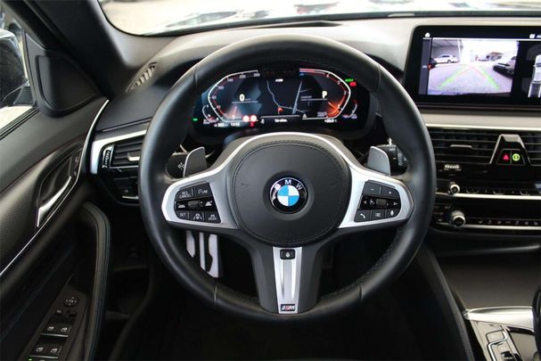 BMW 520d Touring xDrive 140 kW image number 17