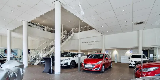 Car image 8