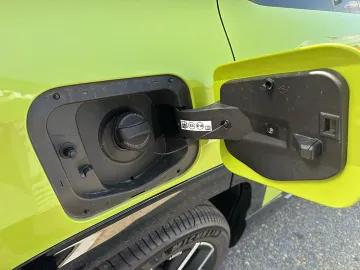 Car image 25