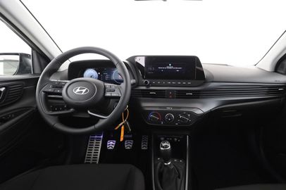 Car image 10