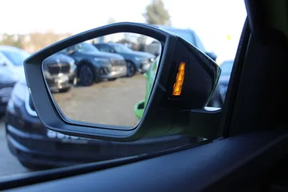 Car image 33
