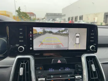 Car image 18