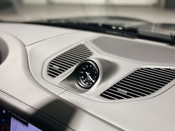 Car image 36