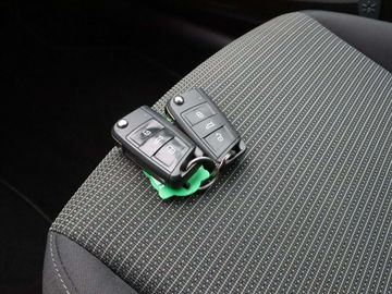 Car image 33