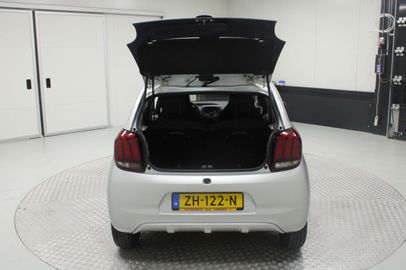 Car image 11