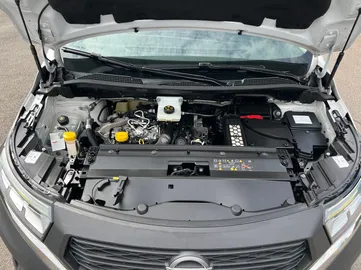 Car image 32