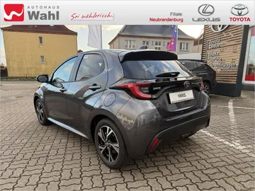 Car image 3