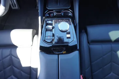Car image 34