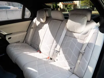 Car image 33