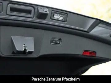 Car image 34