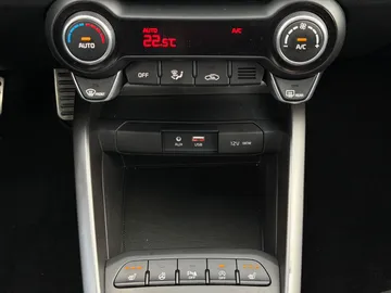 Car image 29