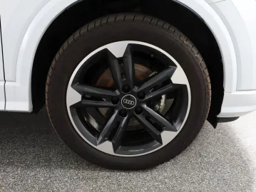Car image 32