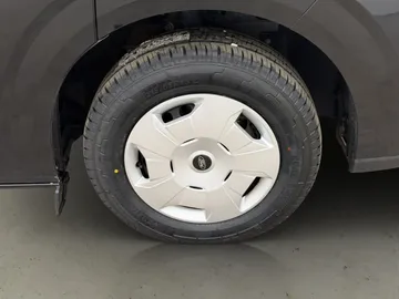 Car image 30