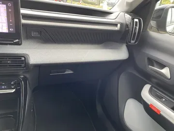 Car image 30