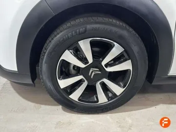 Car image 28