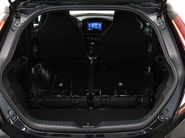 Car image 30