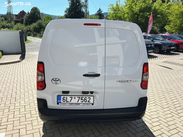 Car image 26
