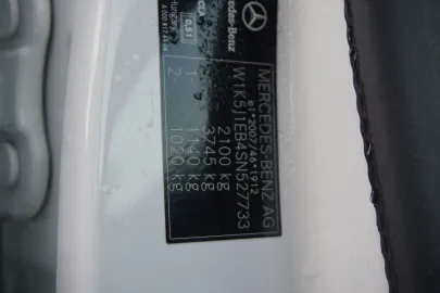 Car image 34