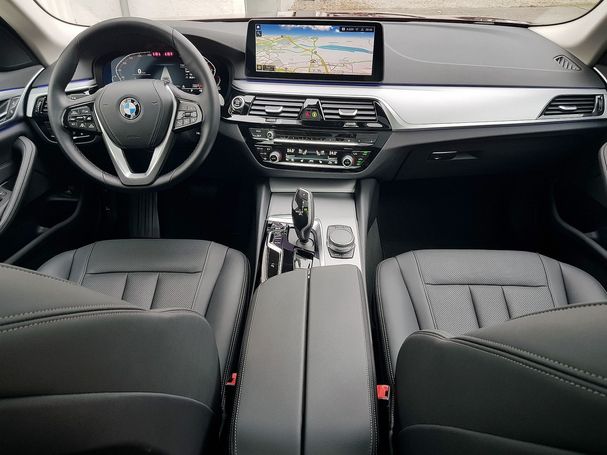 BMW 520d Touring xDrive 140 kW image number 17