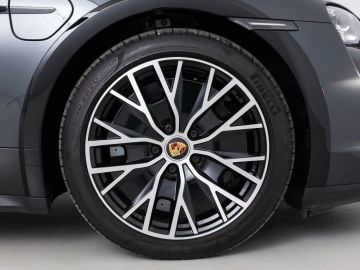 Car image 32