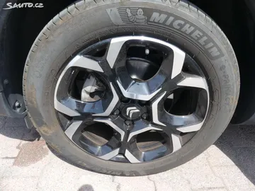 Car image 22