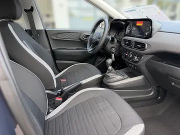 Car image 13