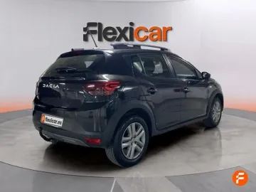 Car image 4