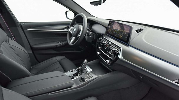 BMW 530 Touring xDrive 215 kW image number 20