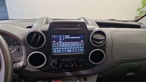 Car image 26