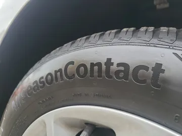 Car image 40