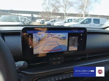 Car image 19