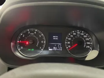Car image 34