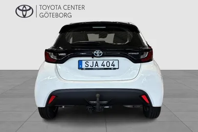 Car image 3