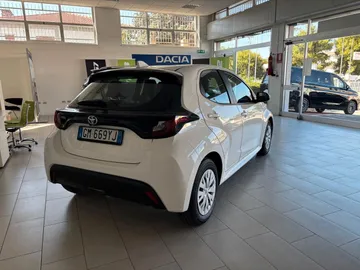 Car image 4