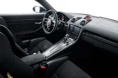 Car image 17